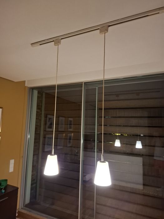 2 candeeiros de teto com suporte