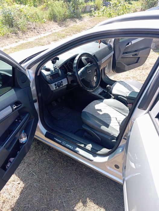 Опель Астра Н універсал 2005