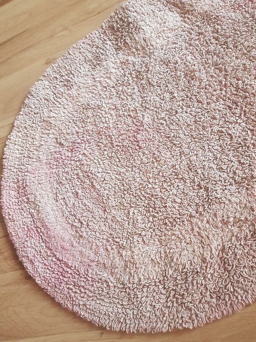 Dywanik ,chodnik z fabrycznymi przebarwieniami  77cm x 49cm