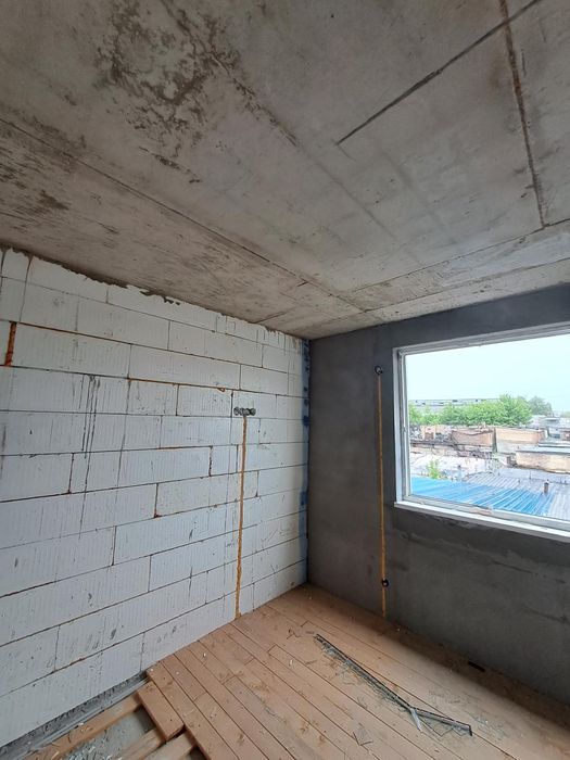 Продам приміщення на 14 квартир + гараж, поруч з метро "Берестейська"