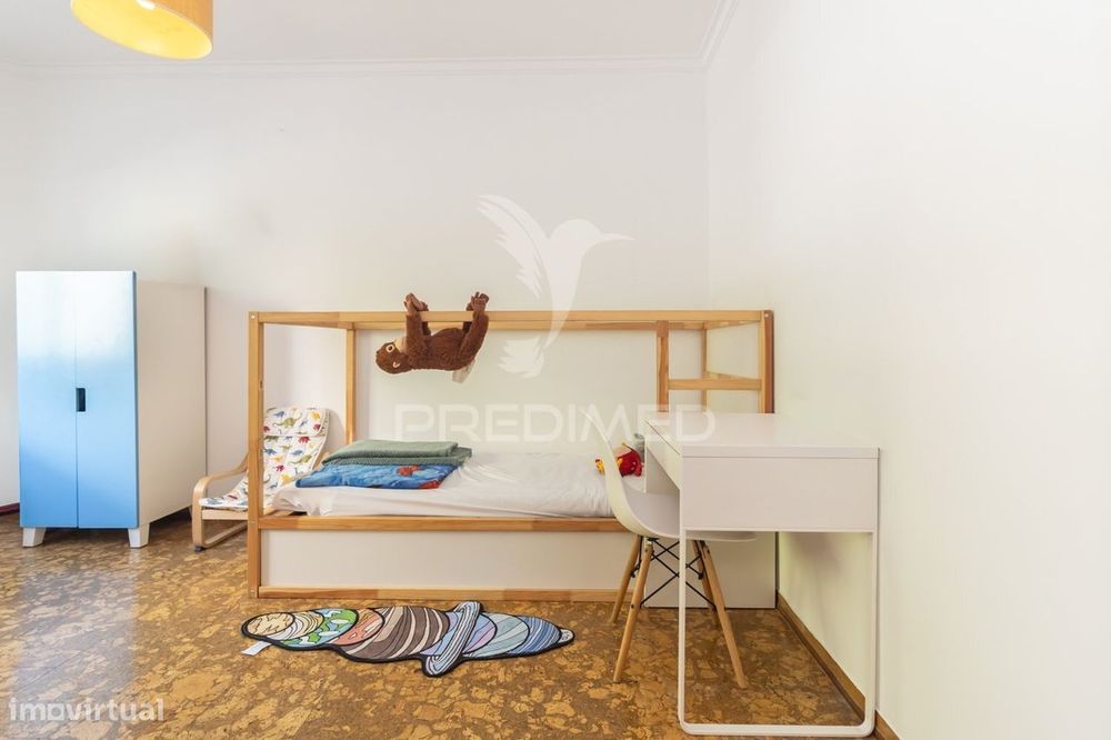 Apartamento T2 com 2 Marquises ,4 Caminhos em Setúbal.