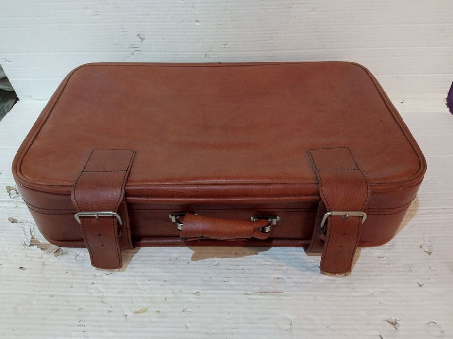 Продаю чемодан валізу в доброму стані колір коричневий