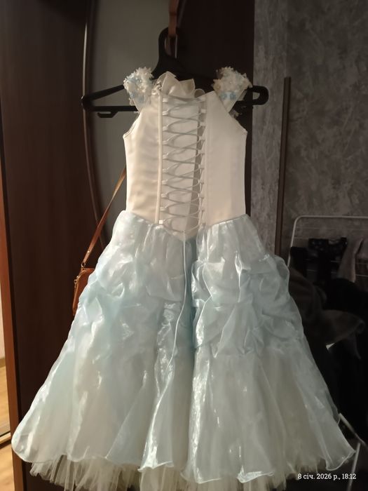 Сукня для дівчинки в гарному стані