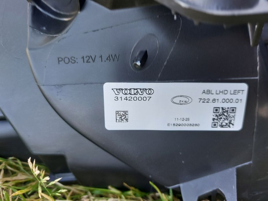 Otica xenon esquerda volvo v40
