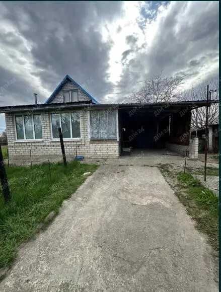 Гарний будинок у передмісті. Є-відновлення - ТАК