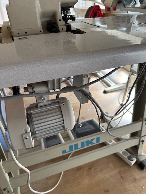 Overlock Juki MO 3600 czteronitkowy