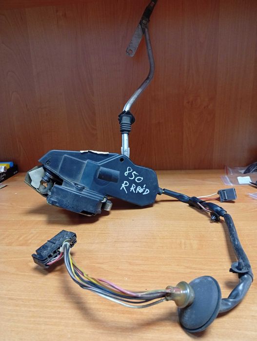 Zamek drzwi przednich prawych Volvo 850 Nr.B28