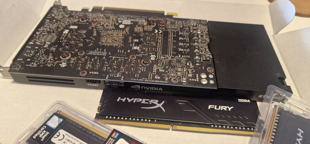 Placa Gráfica Nvidia RTX4000 + 4x 8gigas DDR4