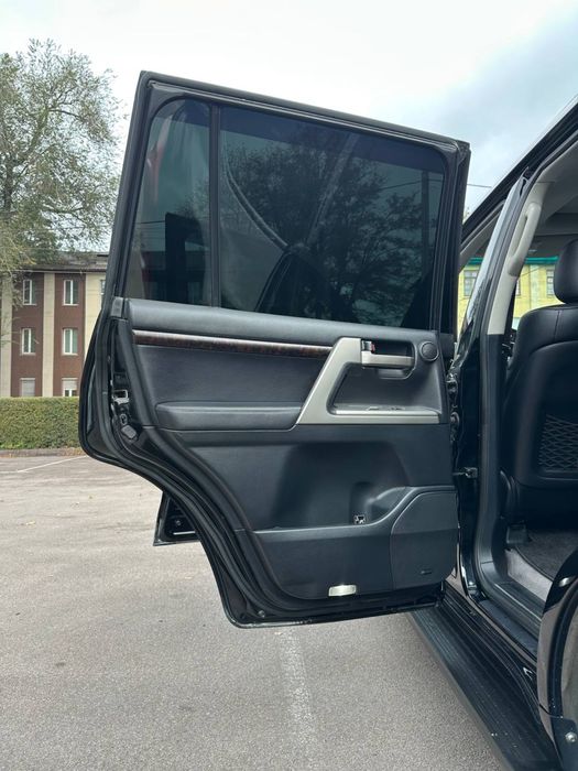 Toyota Land Cruiser 200 2011 год