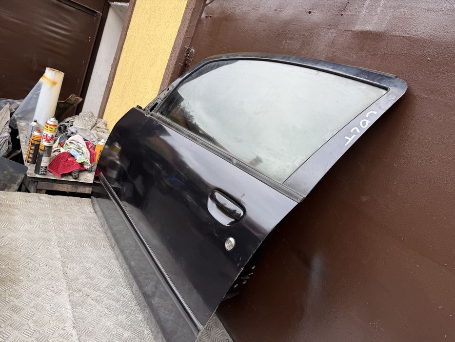 Дверь водителя Митсубиси кольт 08 mitsubishi colt