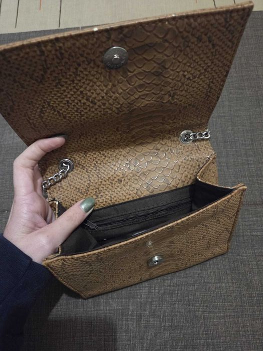 Carteira Parfois Envelope – Snake Print + Corrente