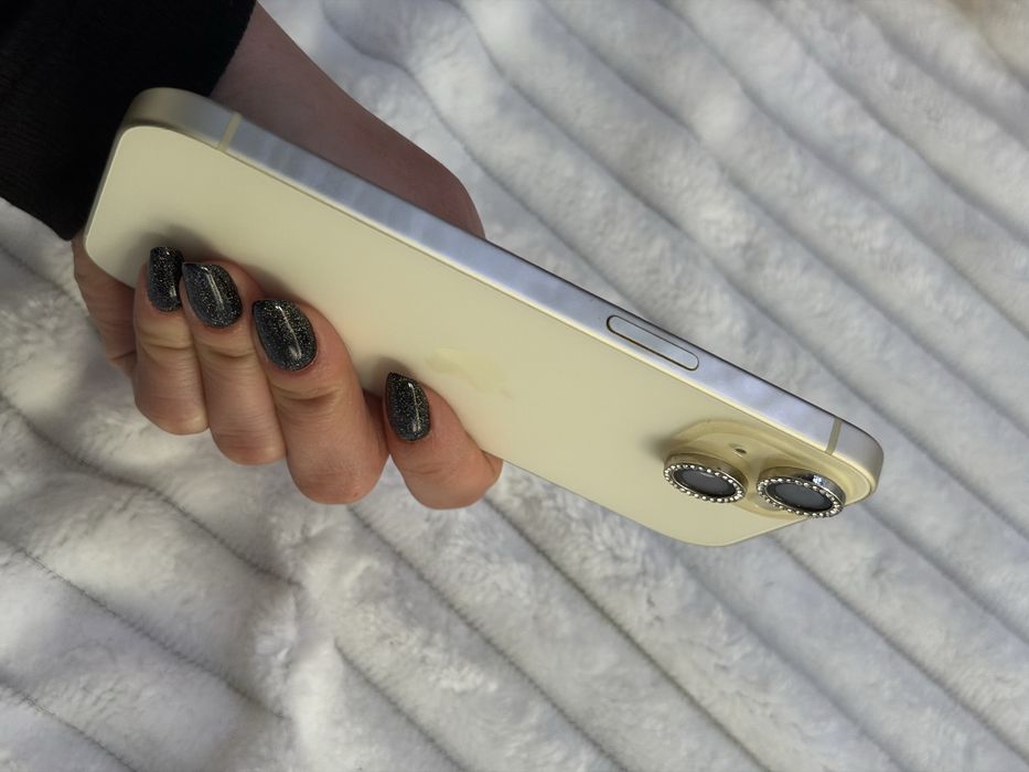 Iphone 15 Gold/Yellow