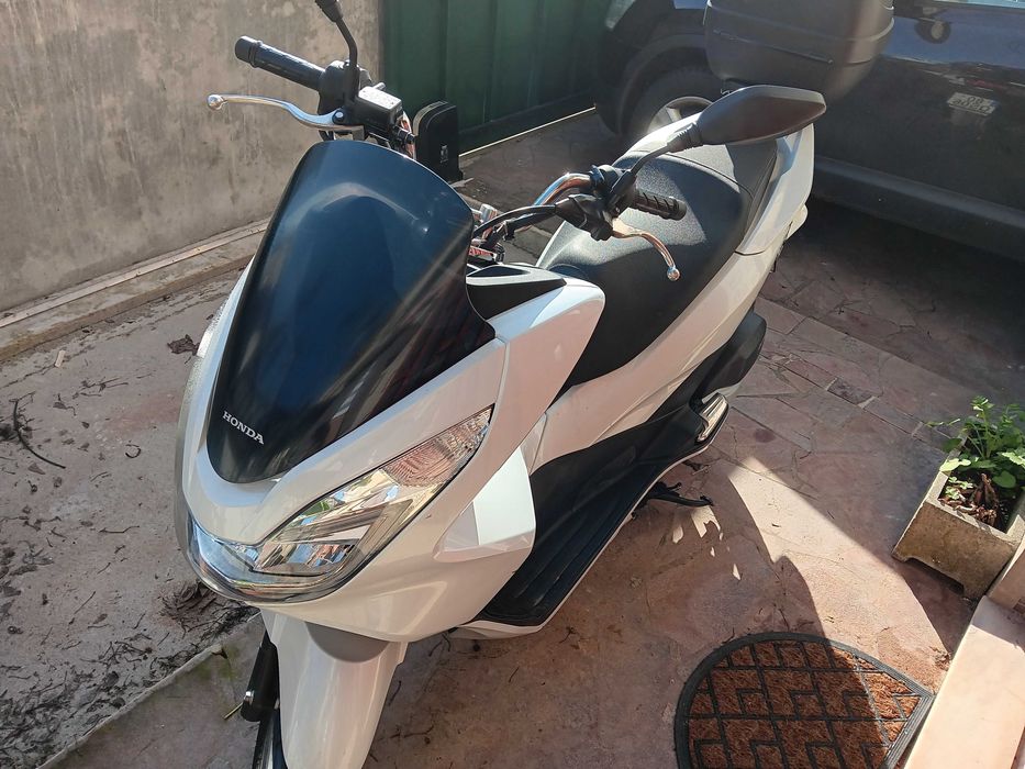 Honda PCX 125 económica e sem acidentes