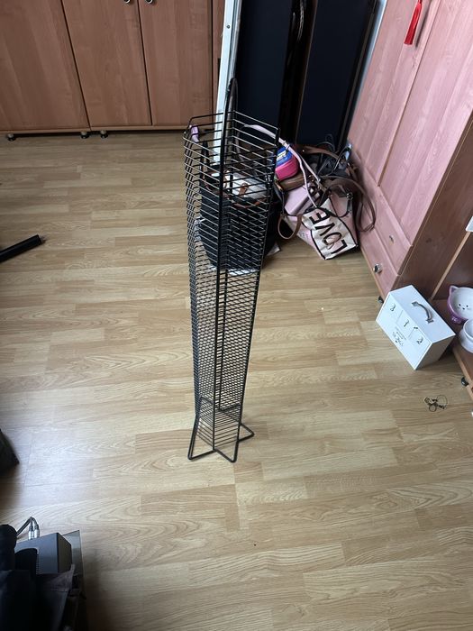 Stojak na plyty CD. 115 cm