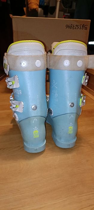 Buty narciarskie, kaski