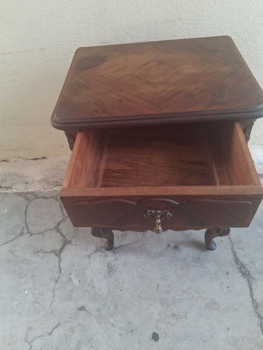 Mesa de cabeceira  estilo Queen Anne antiga