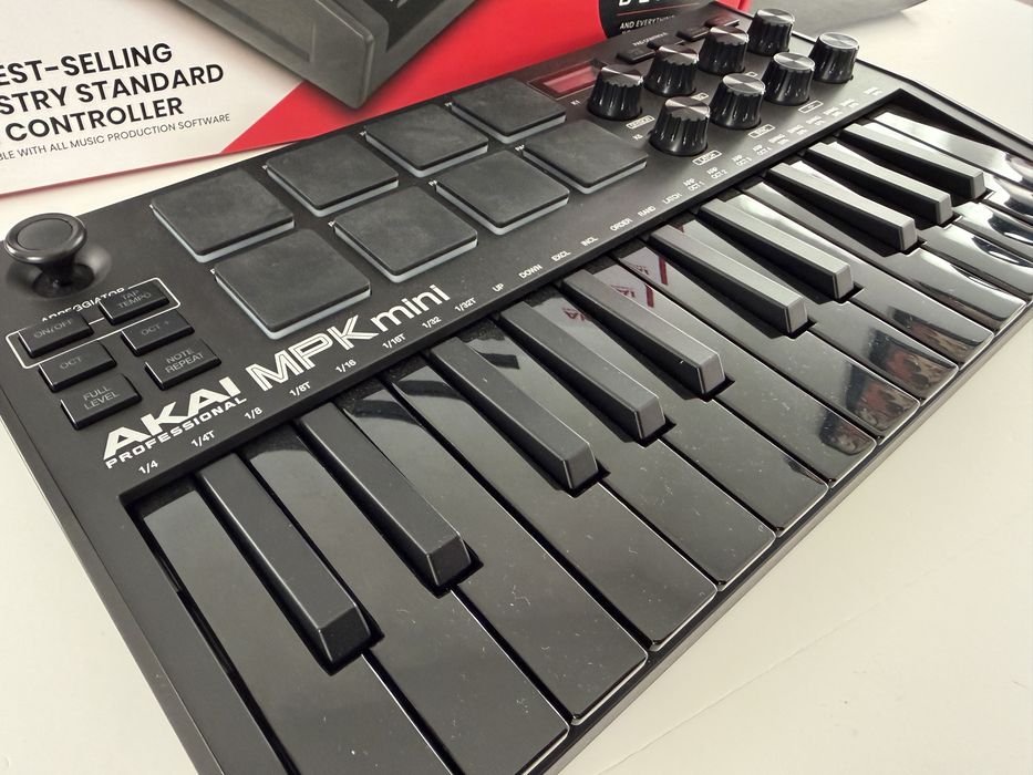 Akai - CONTROLADOR MIDI MPK Mini MkIII Special Edition Black: