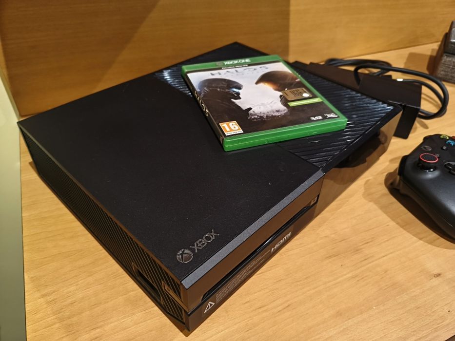 Xbox One fat + Halo 5