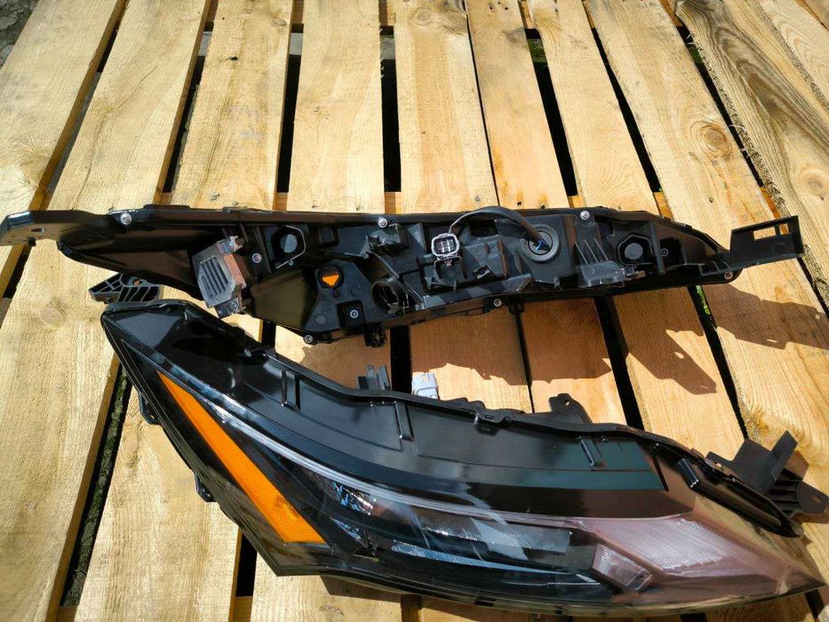 Фара права ліва на Nissan Rogue T33 дхо LED фари галоген USA