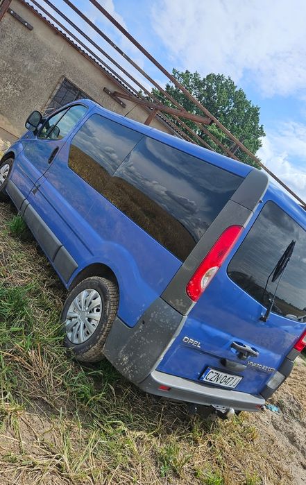 Opel Vivaro 2.5cdti 9osob long klima navi