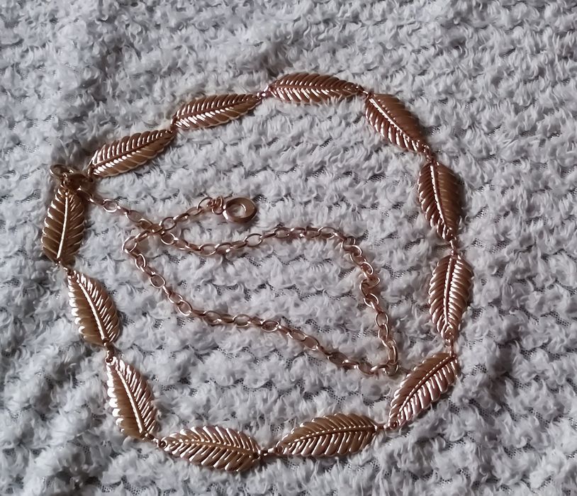 Sukienka koszulowa z długim rękawem w kolorze khaki z oryginalnym pask