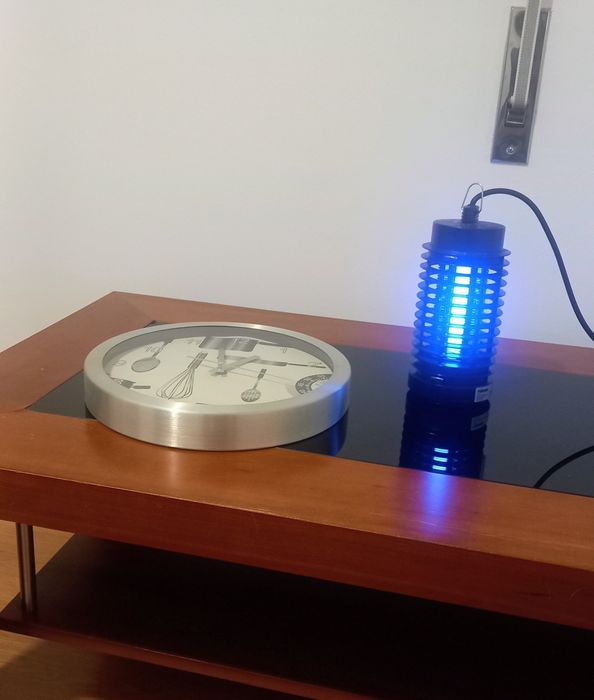Relógio cozinha e papa moscas elétrico