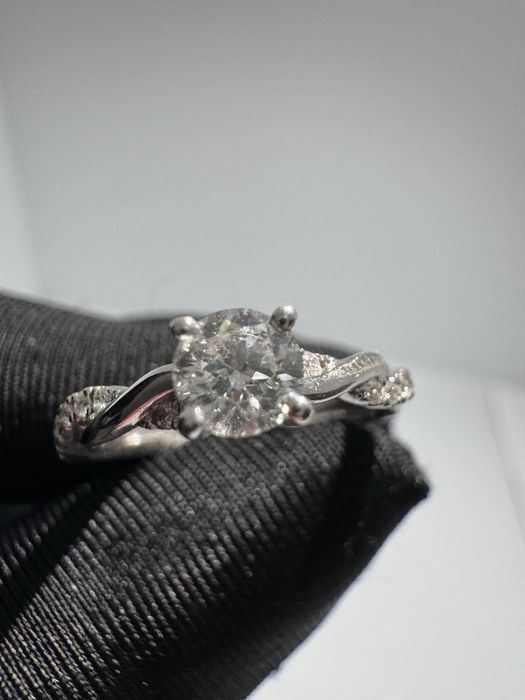 Золотое кольцо с бриллиантами 0,55ct