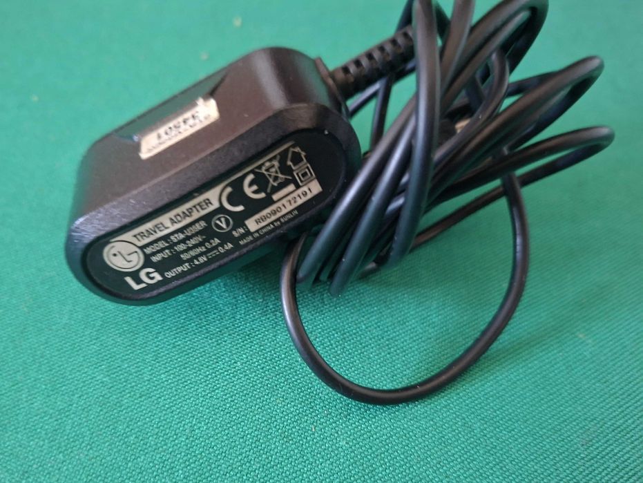 Carregador antigo para telemovel LG, modelo STA-U35ER