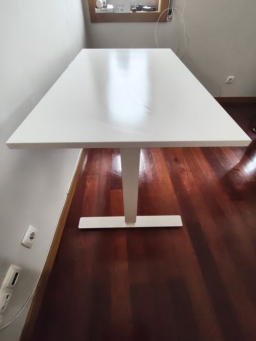 Secretária com altura Ajustável