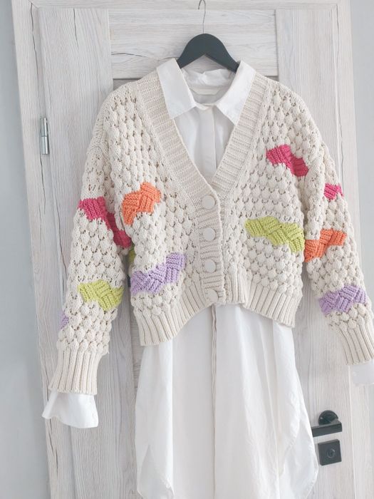 Sweter Damski Casualowy V-Neck Beżowy ZARA rozmiar M