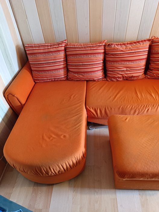 Sofa rozkładana oraz pufa