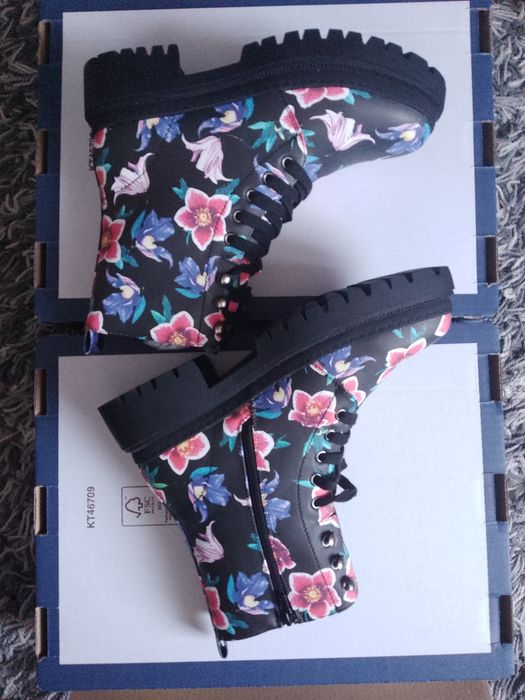 Kozaki botki w kwiaty