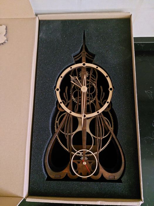 Годинник настінний ручний роботи