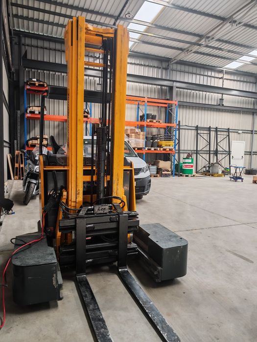 Empilhador Elétrico 4 Caminhos / Lateral Multidirecional Jungheinrich