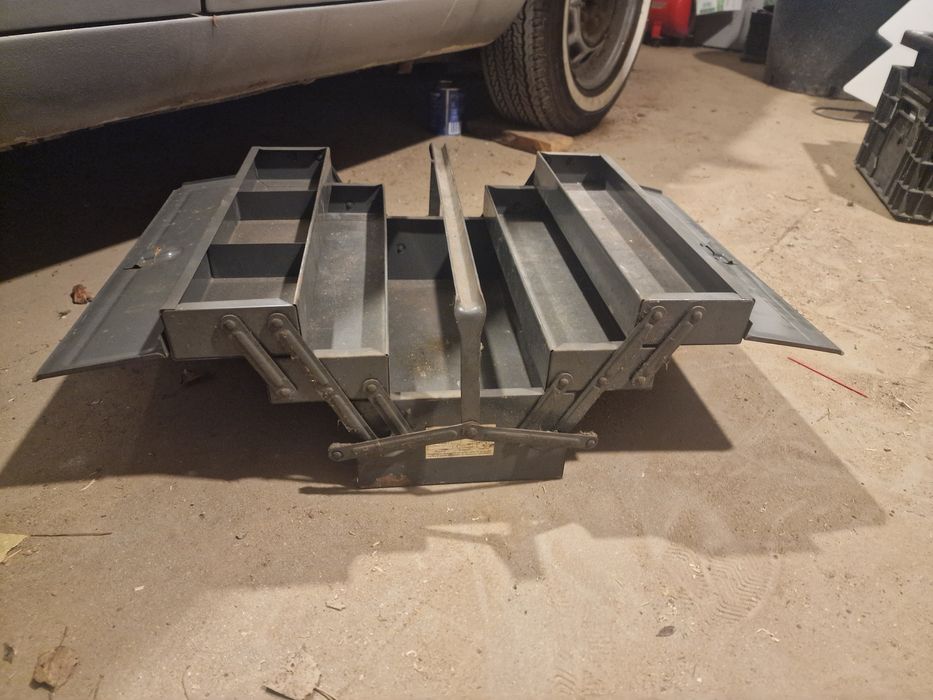 Skrzynka skrzynia na narzędzia metalowa rozkładana retro