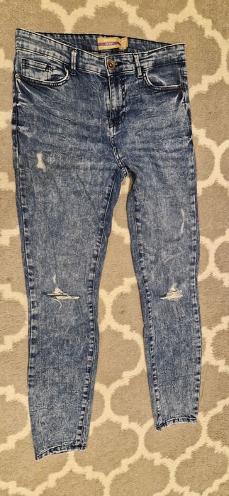 Spodnie jeans z dziurami L 40
