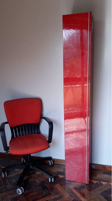 Consola Vermelha IKEA