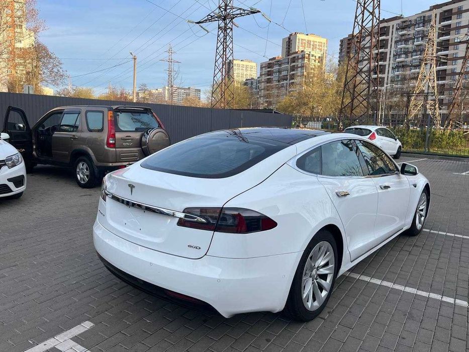 Оренда Tesla Model S Rest рест подобово помісячно