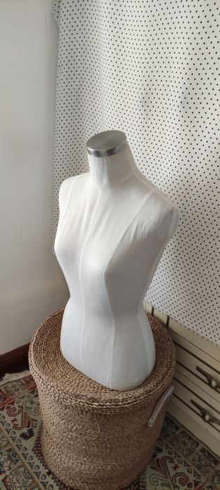 Busto de senhora de excelente qualidade
