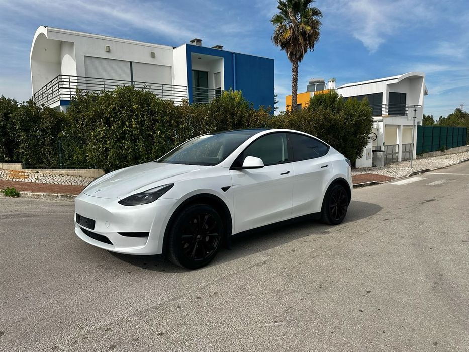 Tesla Model Y 2023 Standard Range