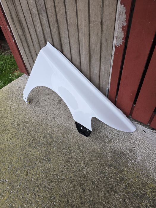 Błotnik prawy volvo V50 S40 Kolor 614