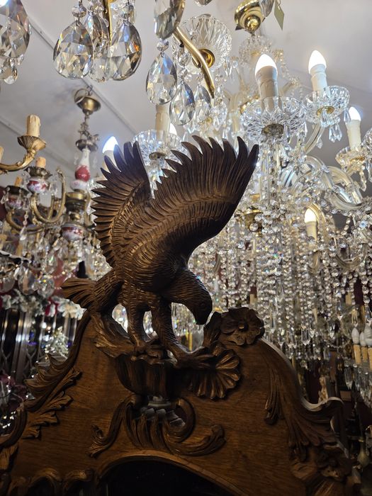 Imponente credencia com espelho