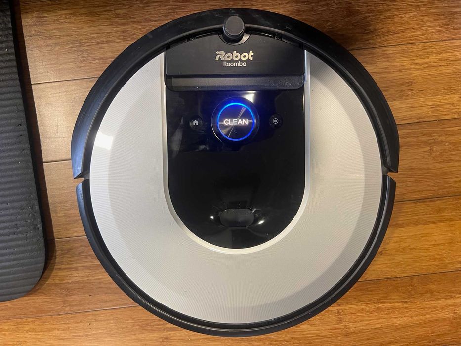 Roomba i7 wraz z stacją