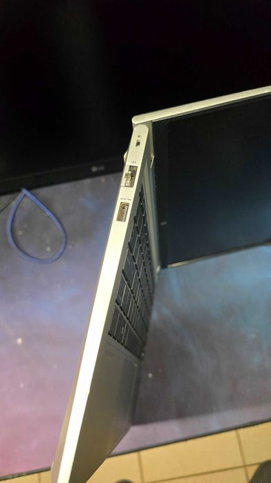 HP ProBook i7 13th Gen, 16GB, SSD 500GB, Estado Novo