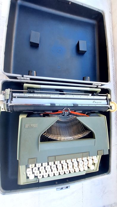 Máquina de escrever antiga