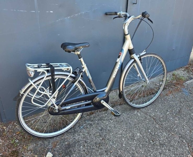 Oryginalny widelec amortyzowany Giant Twist | Hamulce V-Brake | 28"