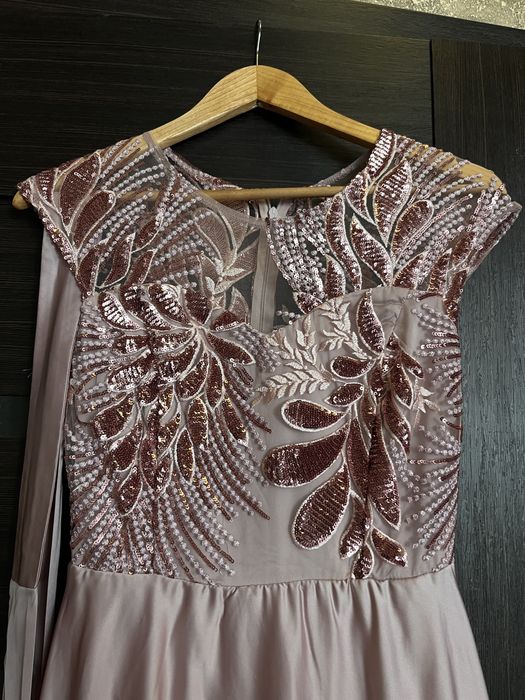 Вечірня сукня.