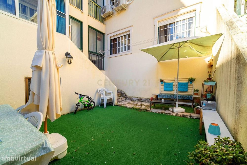 Apartamento T2 - Paio Pires com Terraço