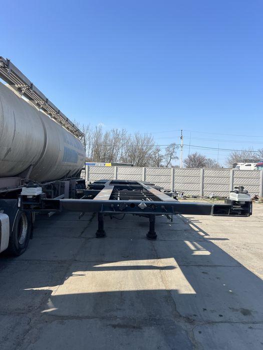 Напівпричіп контейноровоз