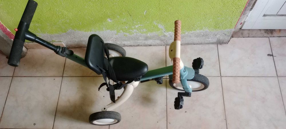 Bicicleta Triciclo marca Gyro para crianças de 2 a 5 anos